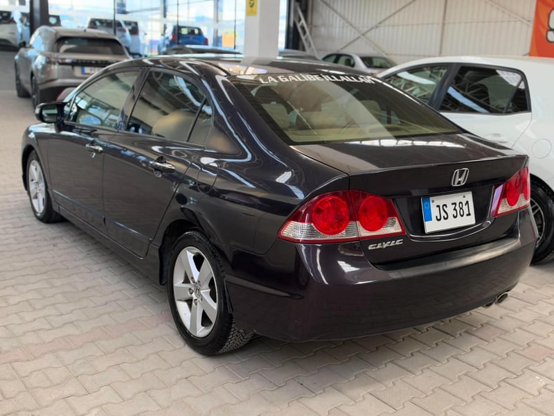 Honda Civic — 7