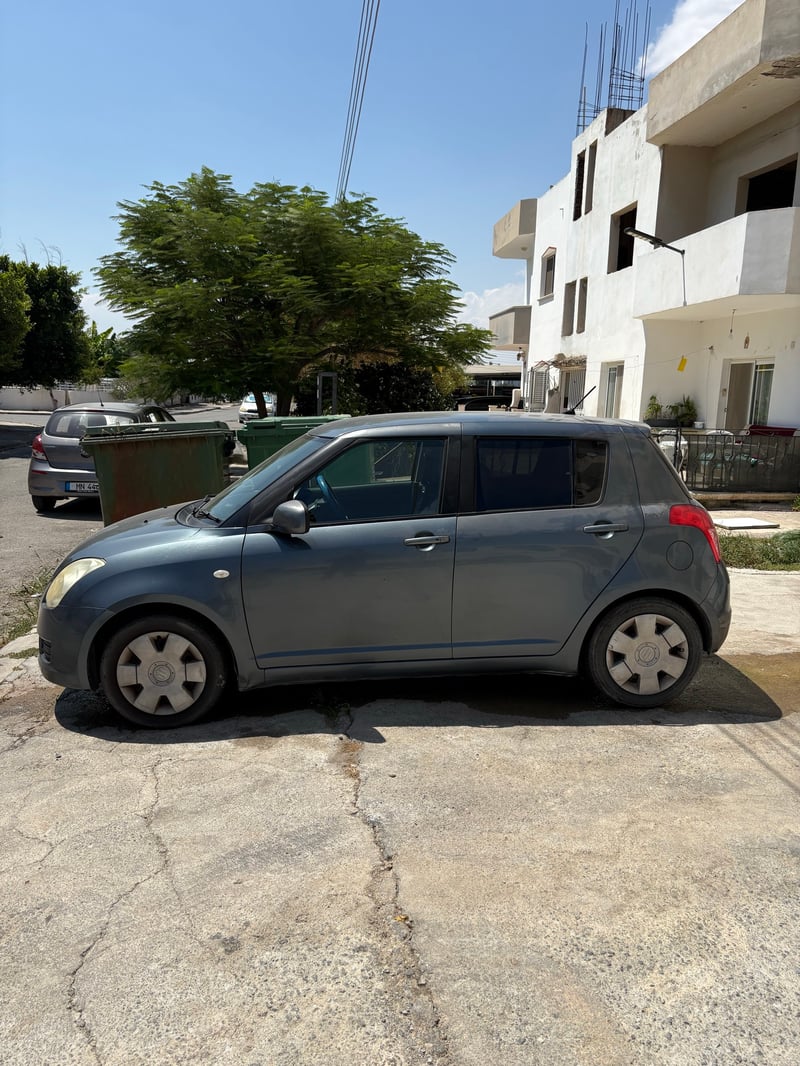 Suzuki Swift — 1/3