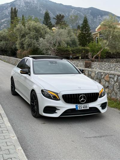 Mercedes-Benz E 220  — 1