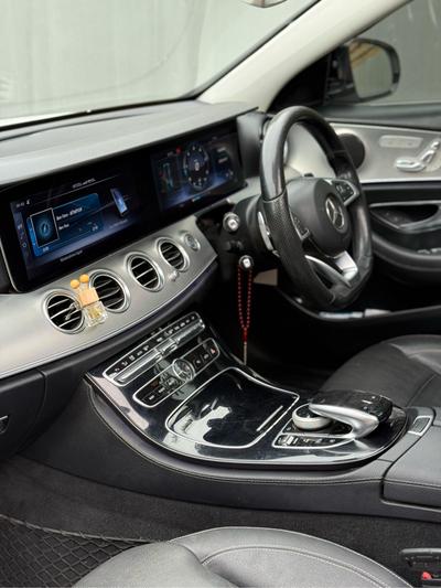 Mercedes-Benz E 220  — 8