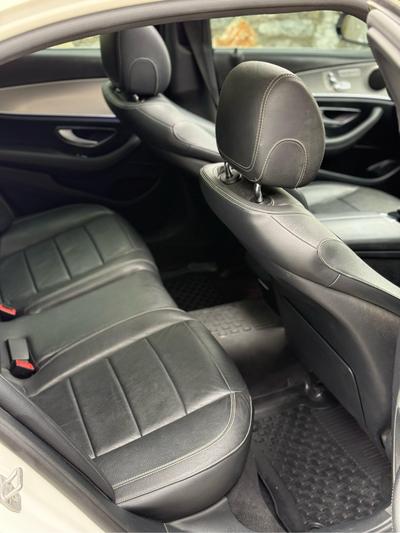 Mercedes-Benz E 220  — 9