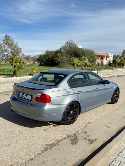 BMW 320i — 2