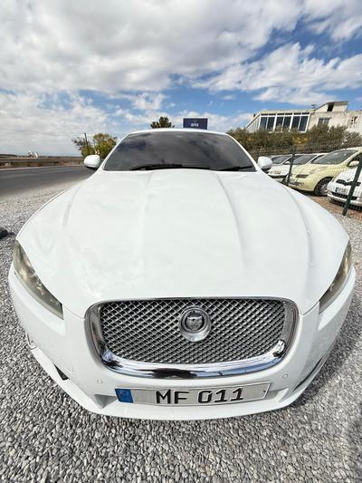 Jaguar XF — 4