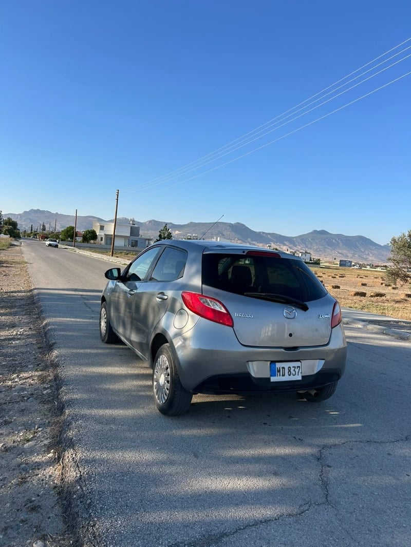 Mazda Demio — 4