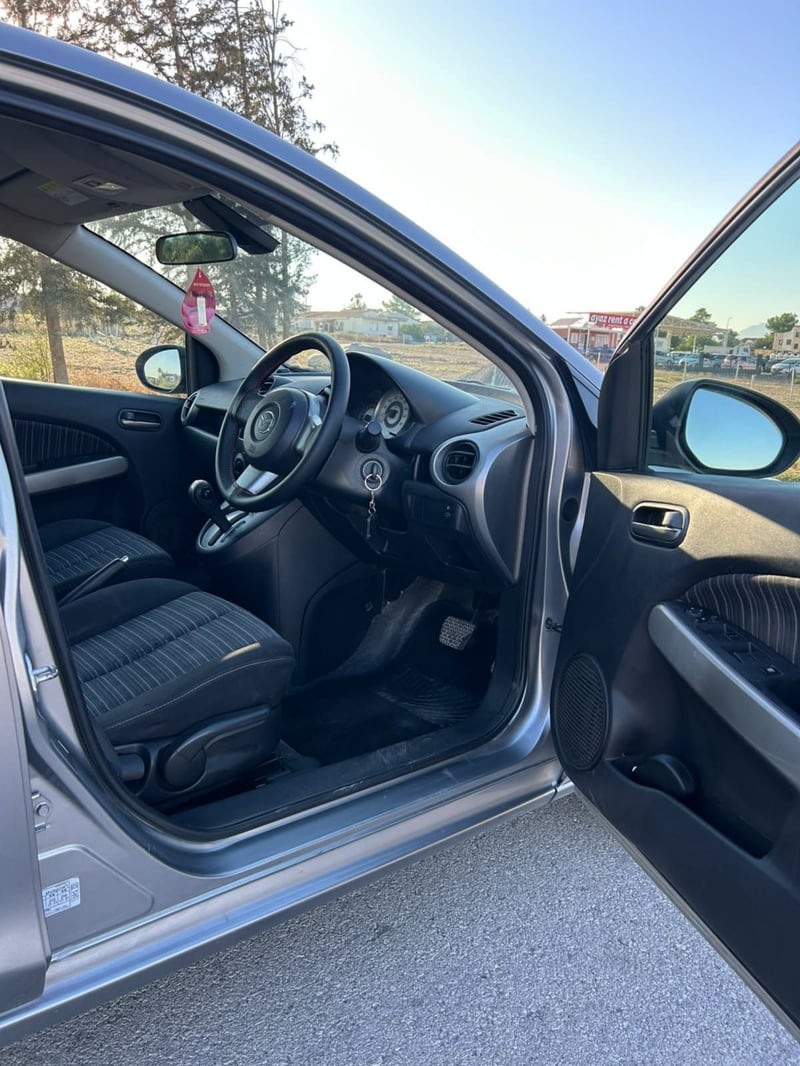 Mazda Demio — 9