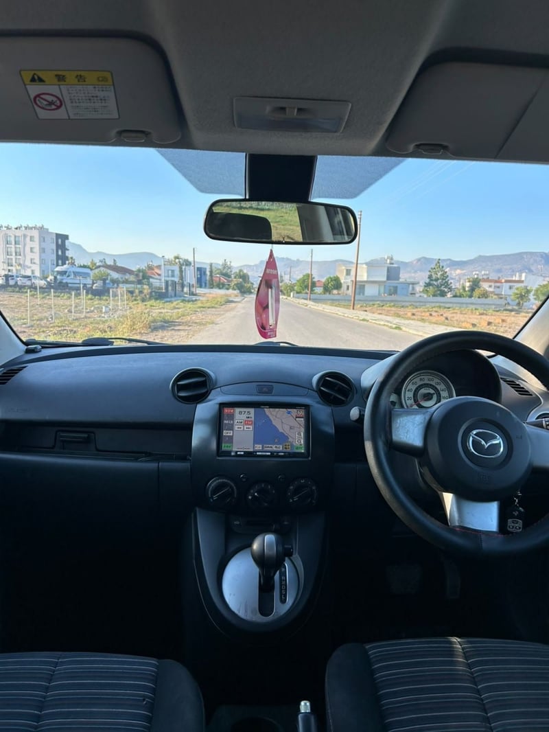 Mazda Demio — 10