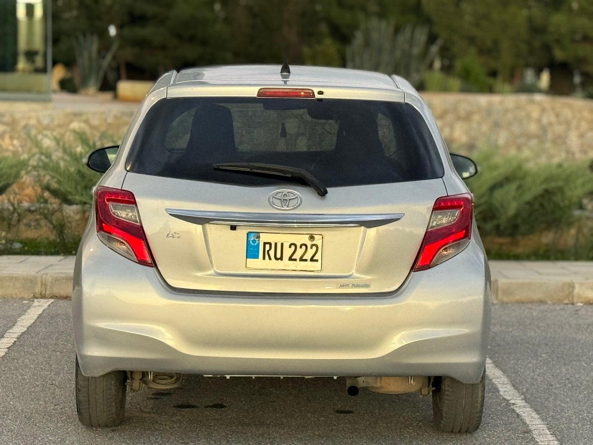2016 Toyota Vitz 4