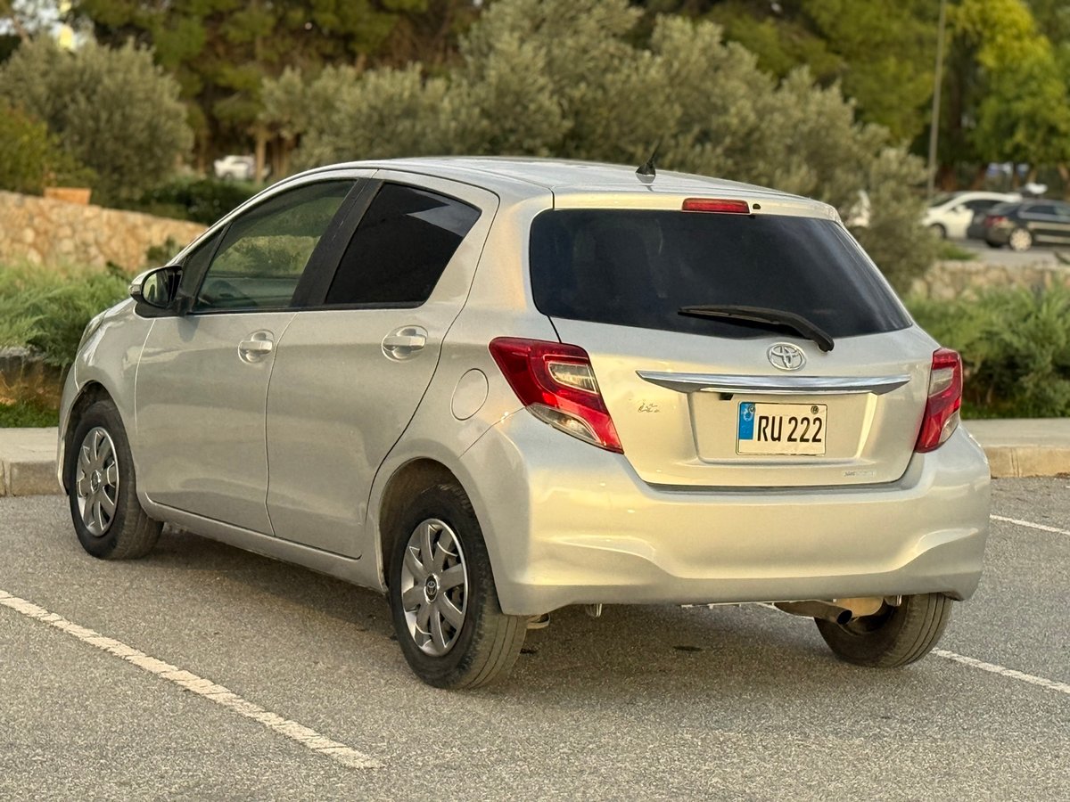 2016 Toyota Vitz 6