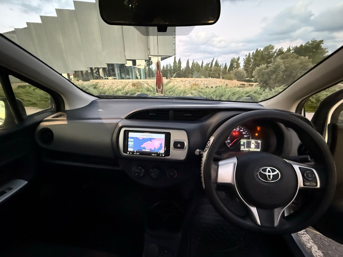 2016 Toyota Vitz 7