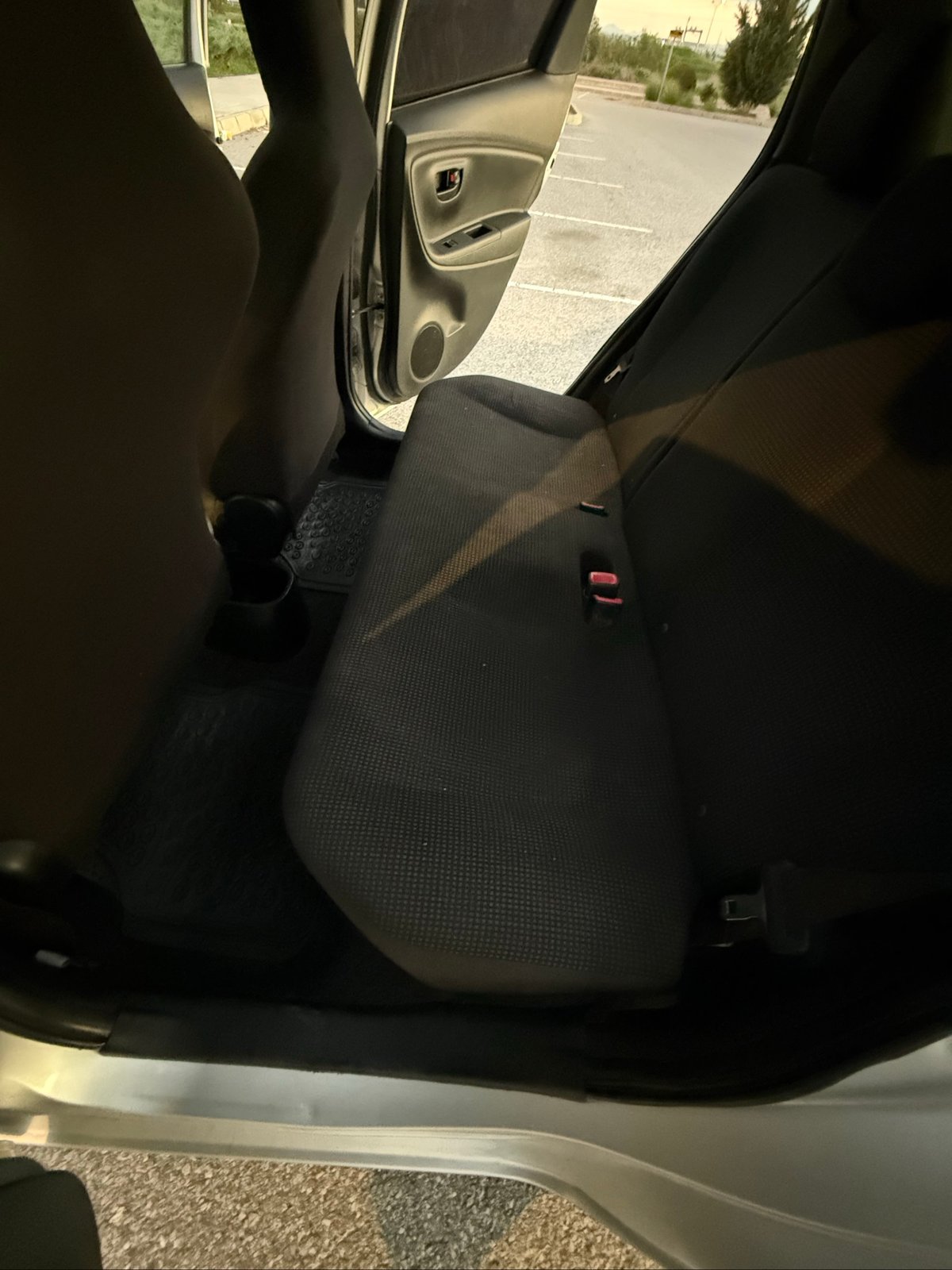 2016 Toyota Vitz 10