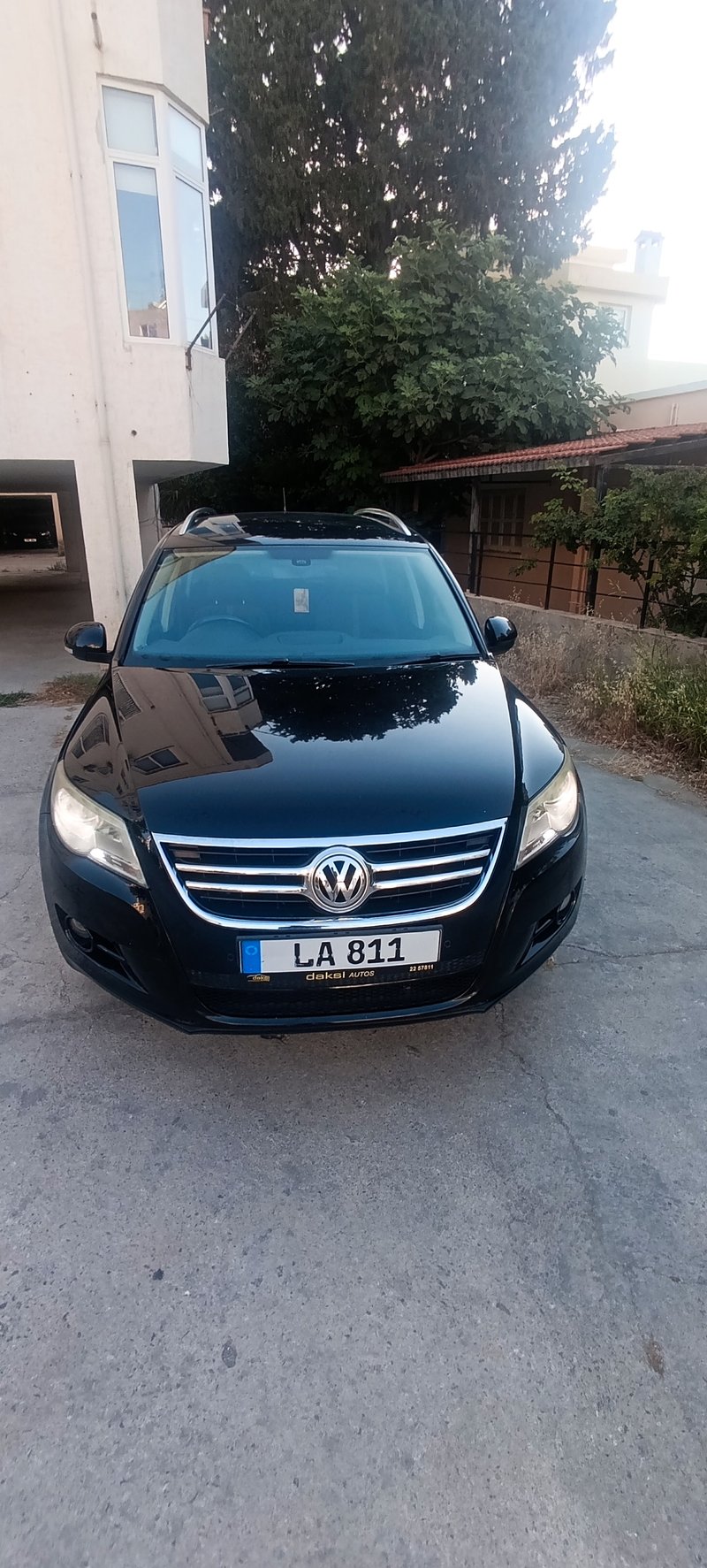 Volkswagen Tiguan — 2
