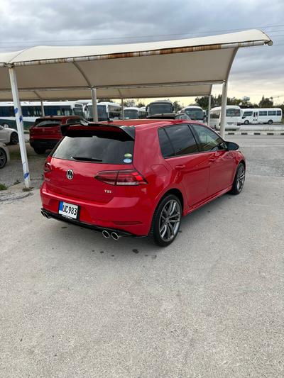 Volkswagen Golf — 4
