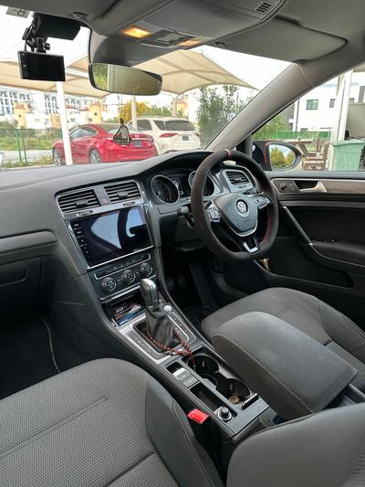 Volkswagen Golf — 7