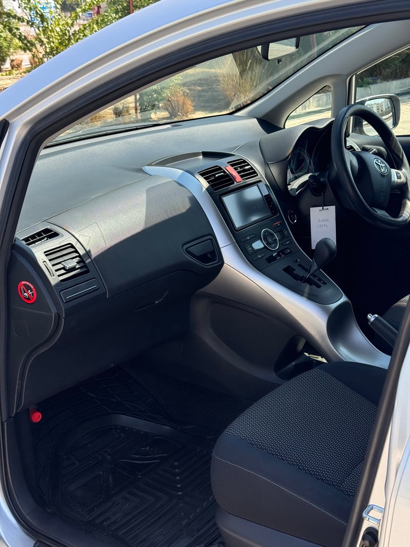 Toyota Auris — 7