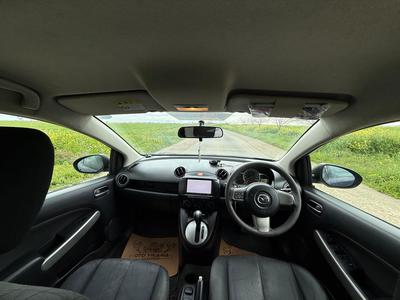 Mazda Demio — 4
