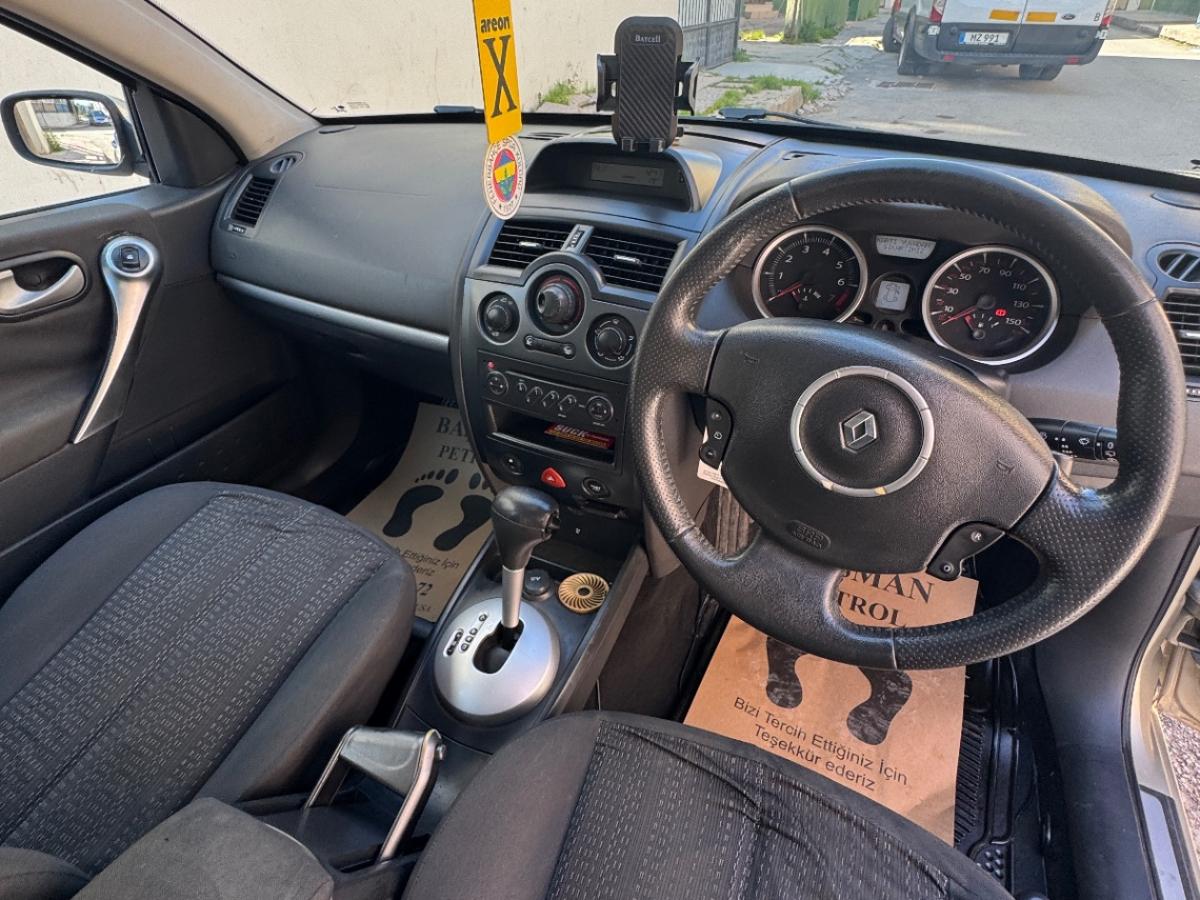 2009 Renault Megane 8