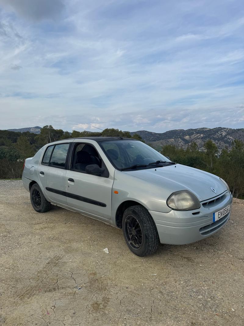 Renault Clio — 1/8
