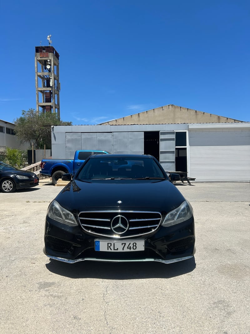 Mercedes-Benz E 220 — 1