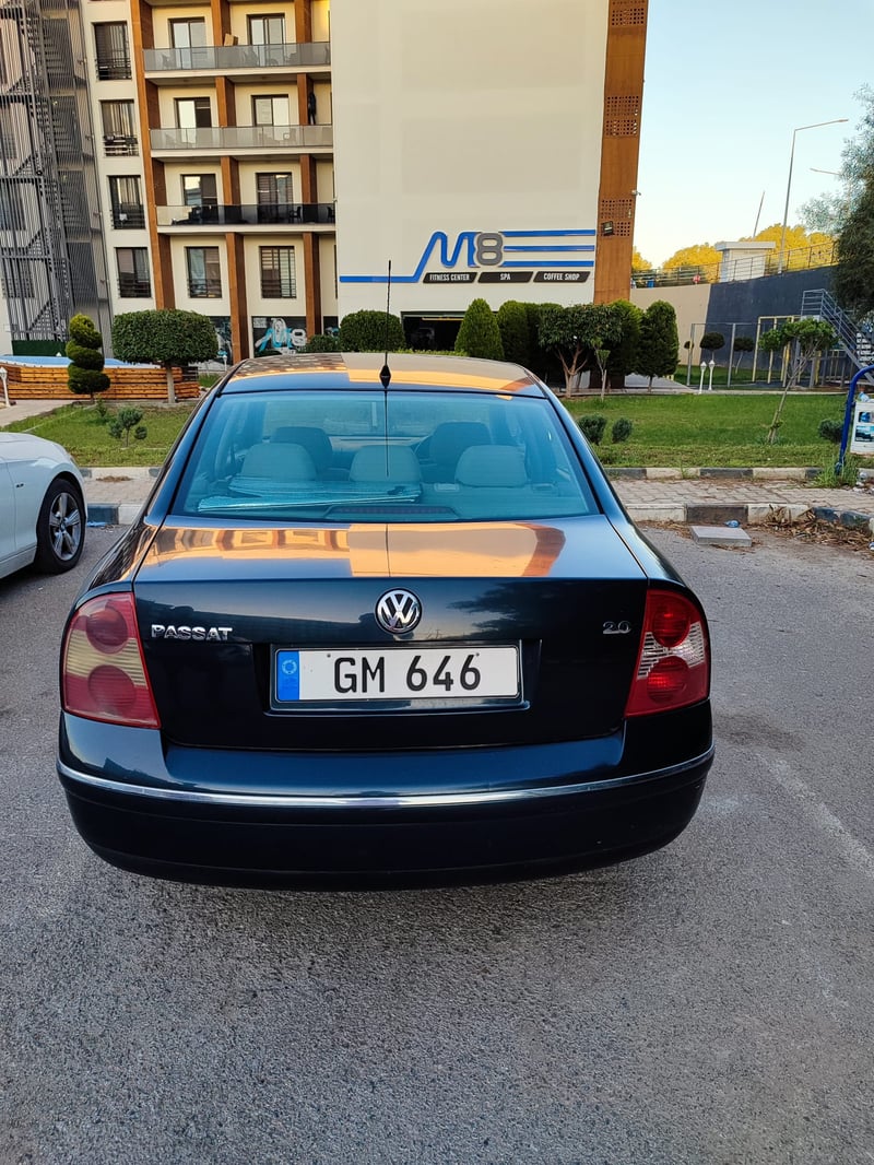 Volkswagen Passat — 1/8