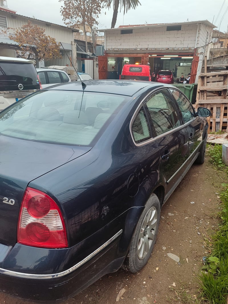 Volkswagen Passat — 2