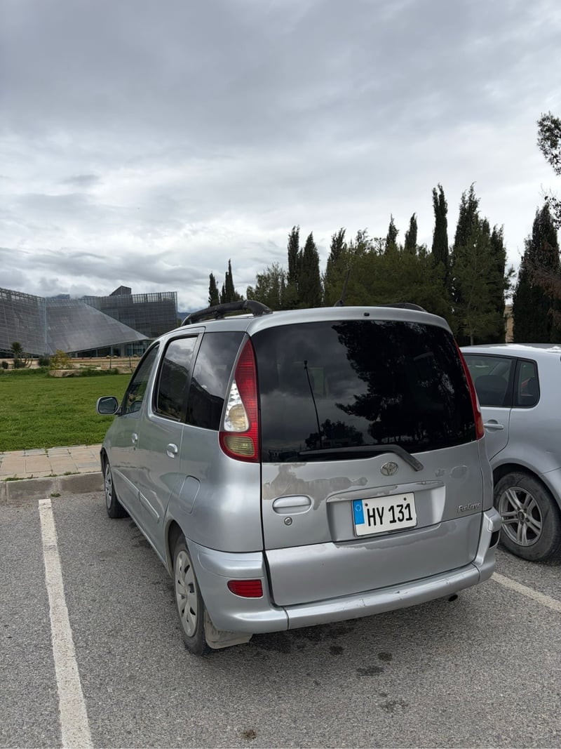 Toyota Funcargo — 3