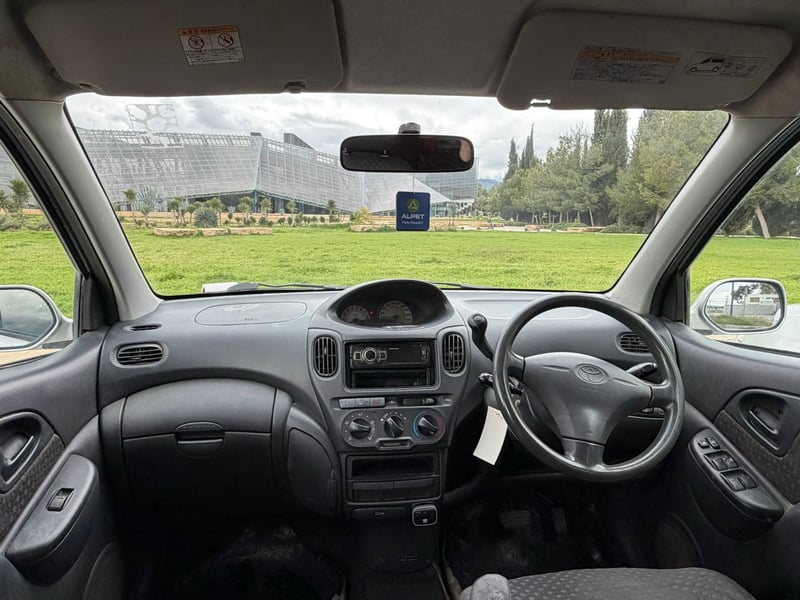 Toyota Funcargo — 5