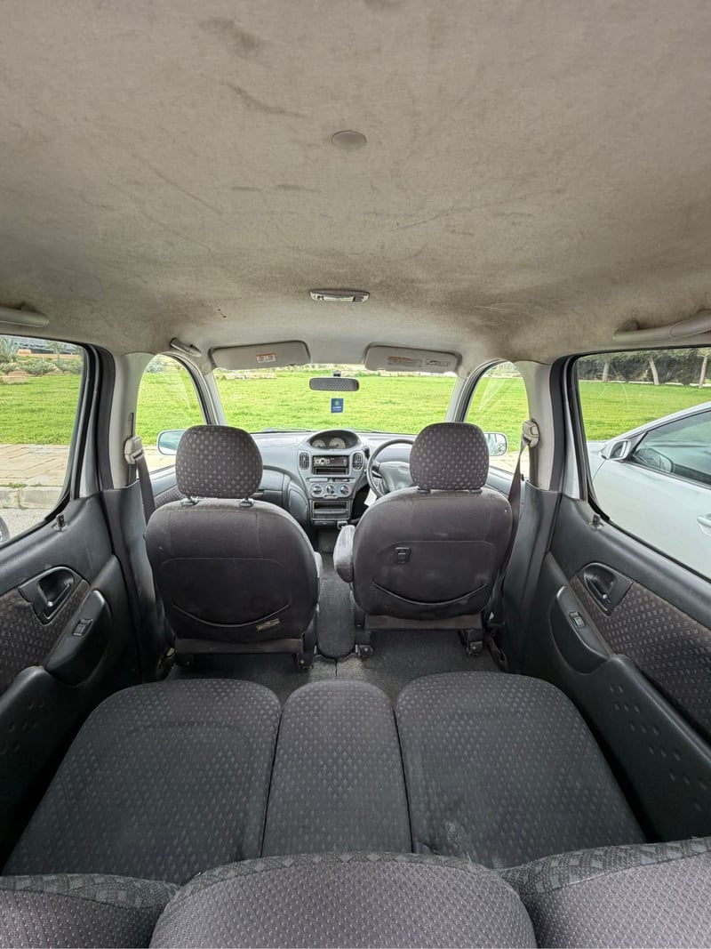 Toyota Funcargo — 6