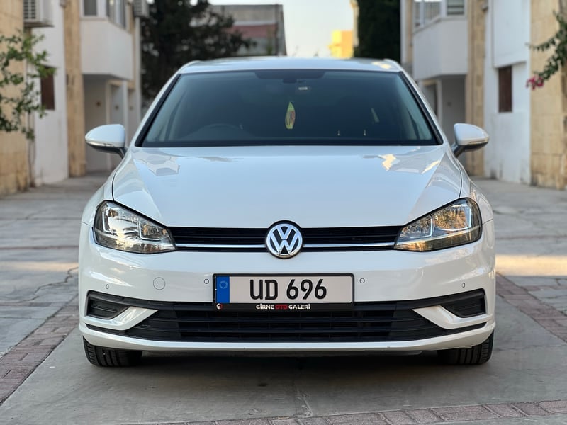 Volkswagen Golf — 1
