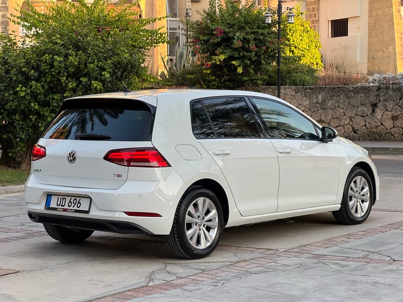 Volkswagen Golf — 3