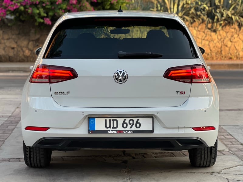Volkswagen Golf — 4