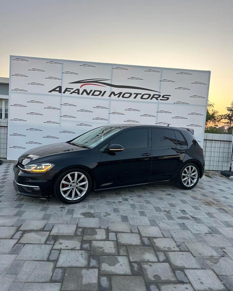 Volkswagen Golf — 1/9
