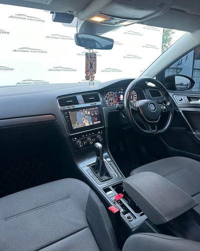 Volkswagen Golf — 7