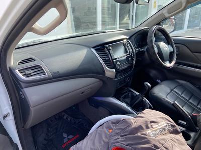 Mitsubishi L200 — 9