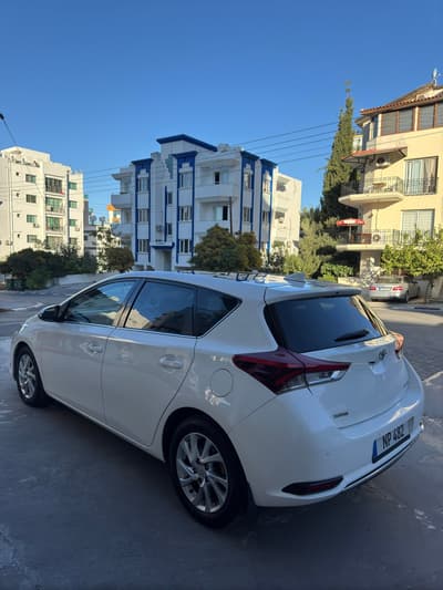 Toyota Auris  — 2