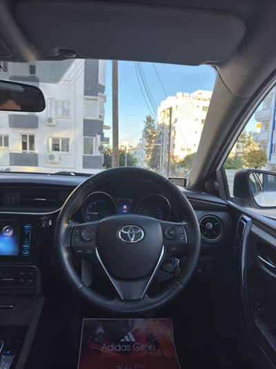 Toyota Auris  — 9