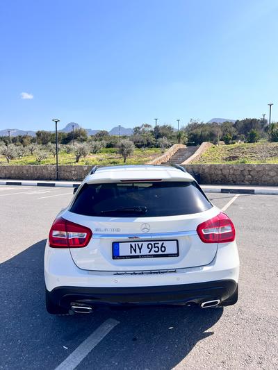 Mercedes-Benz GLA 180 — 2