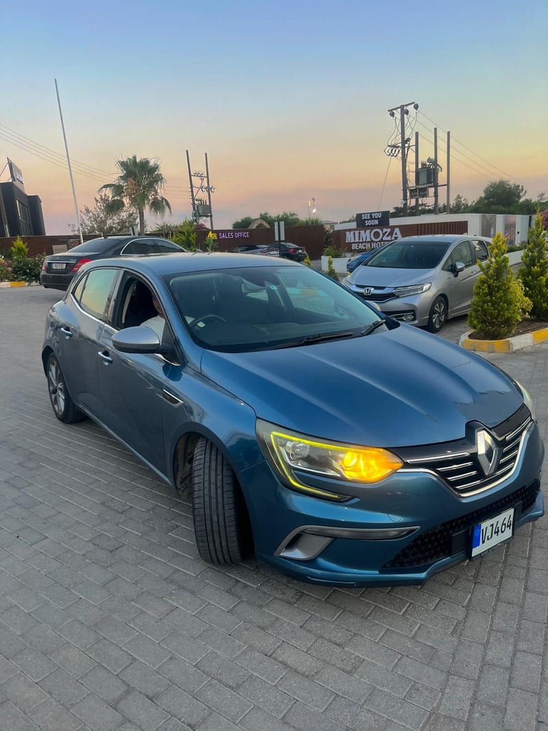 Renault Megane — 1/8