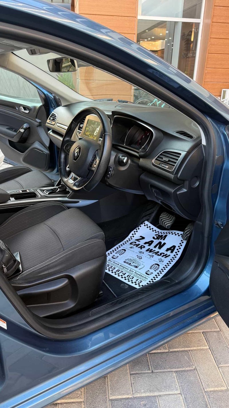 Renault Megane — 4