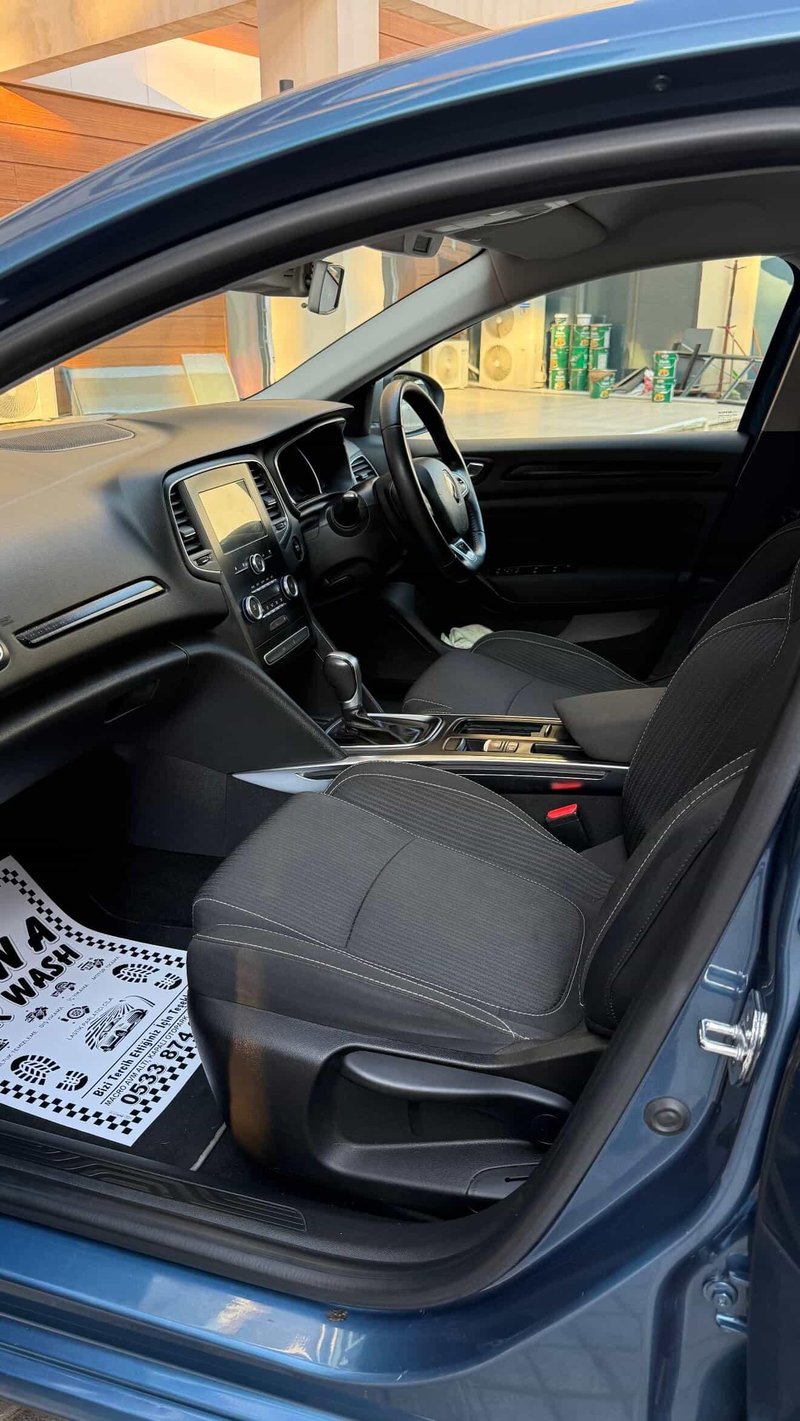 Renault Megane — 6