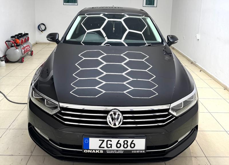 Volkswagen Passat — 1/8