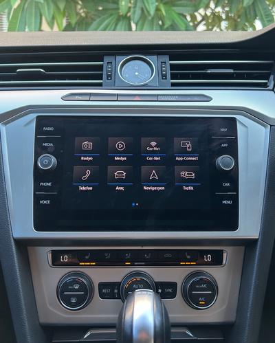 Volkswagen Passat — 8