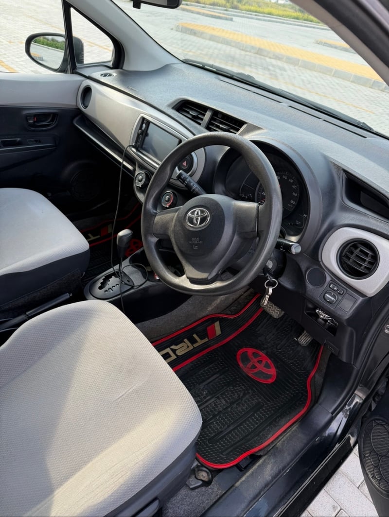 Toyota Vitz — 3