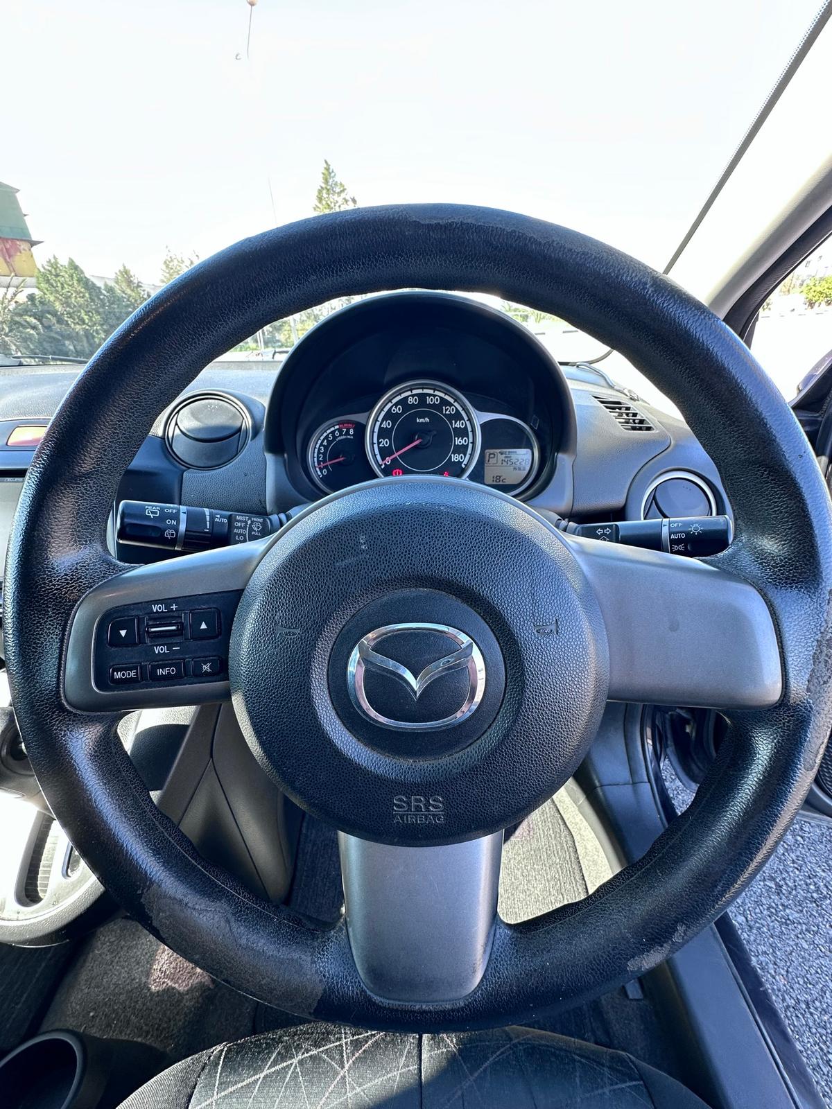 2012 Mazda Demio 4
