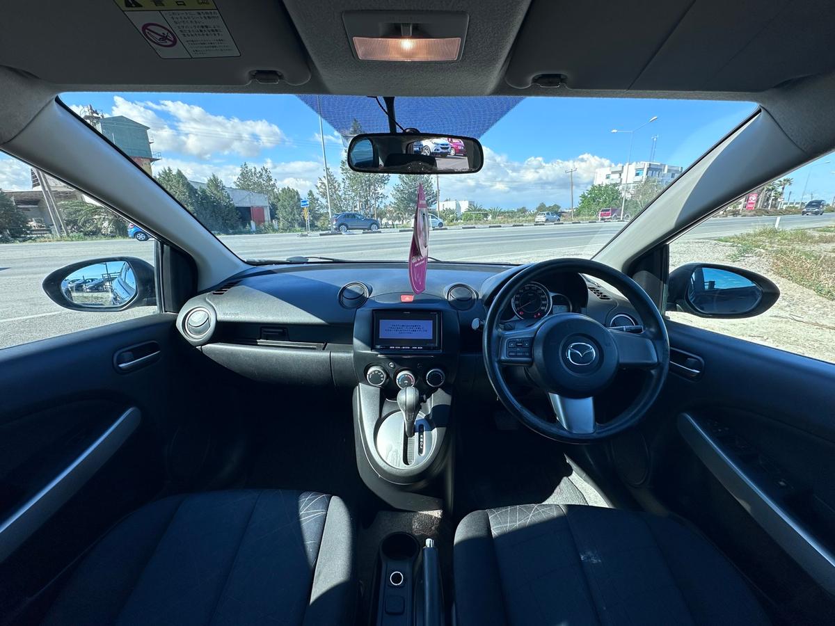 2012 Mazda Demio 6