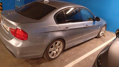 BMW 320i — 3