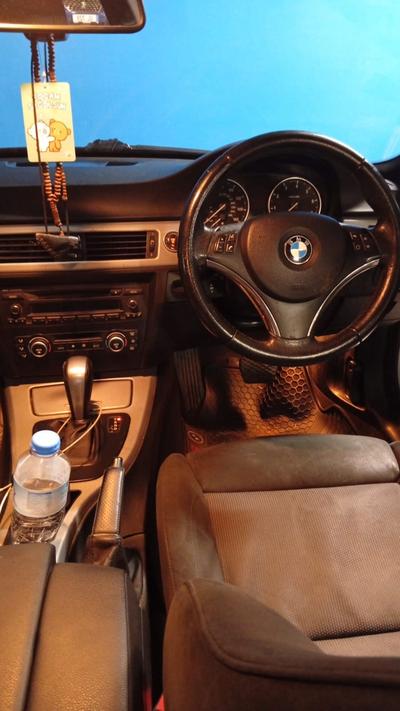 BMW 320i — 4