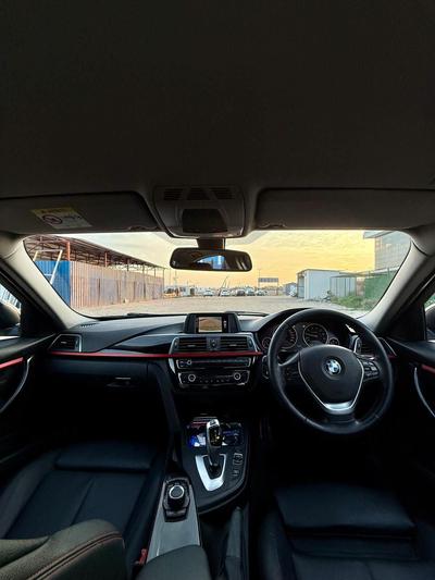 BMW 318i  — 7