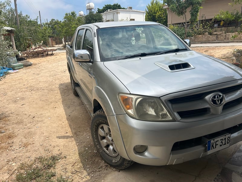Toyota Hilux — 2