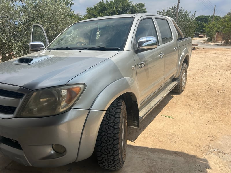 Toyota Hilux — 6