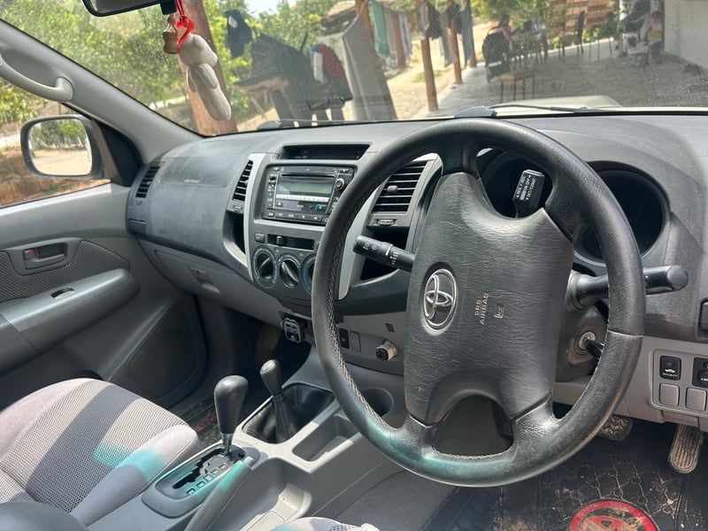 Toyota Hilux — 4